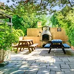 Eden House 펜션